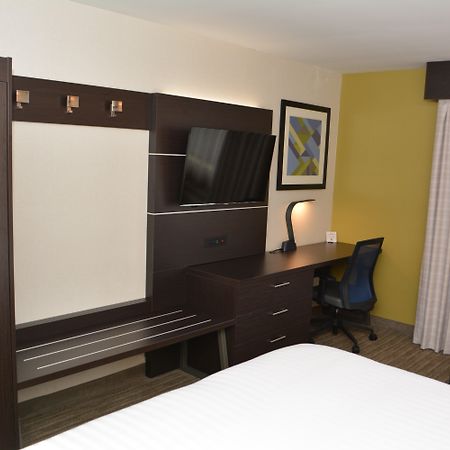 Holiday Inn Express & Suites Waterville - North By Ihg Exterior photo