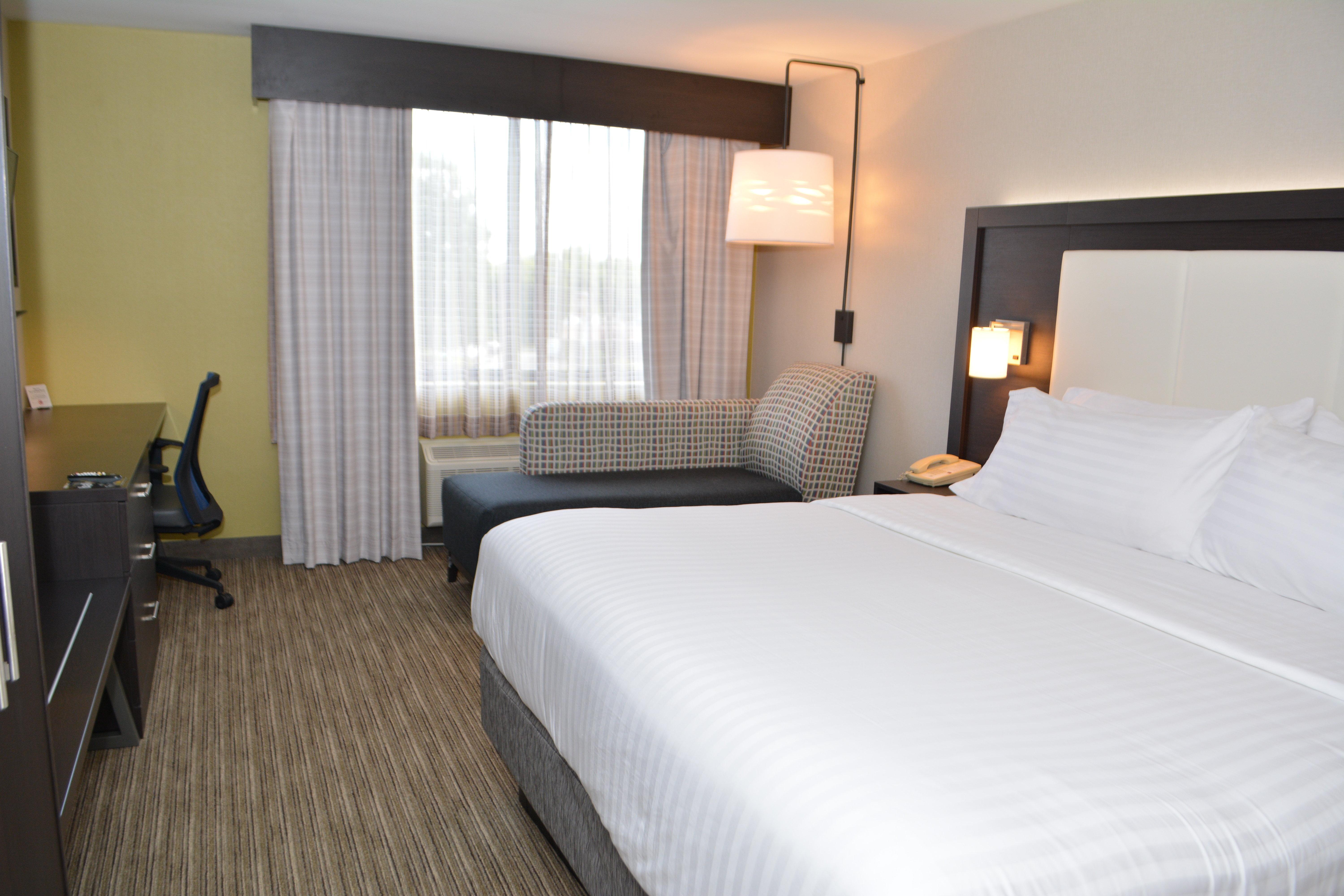 Holiday Inn Express & Suites Waterville - North By Ihg Exterior photo