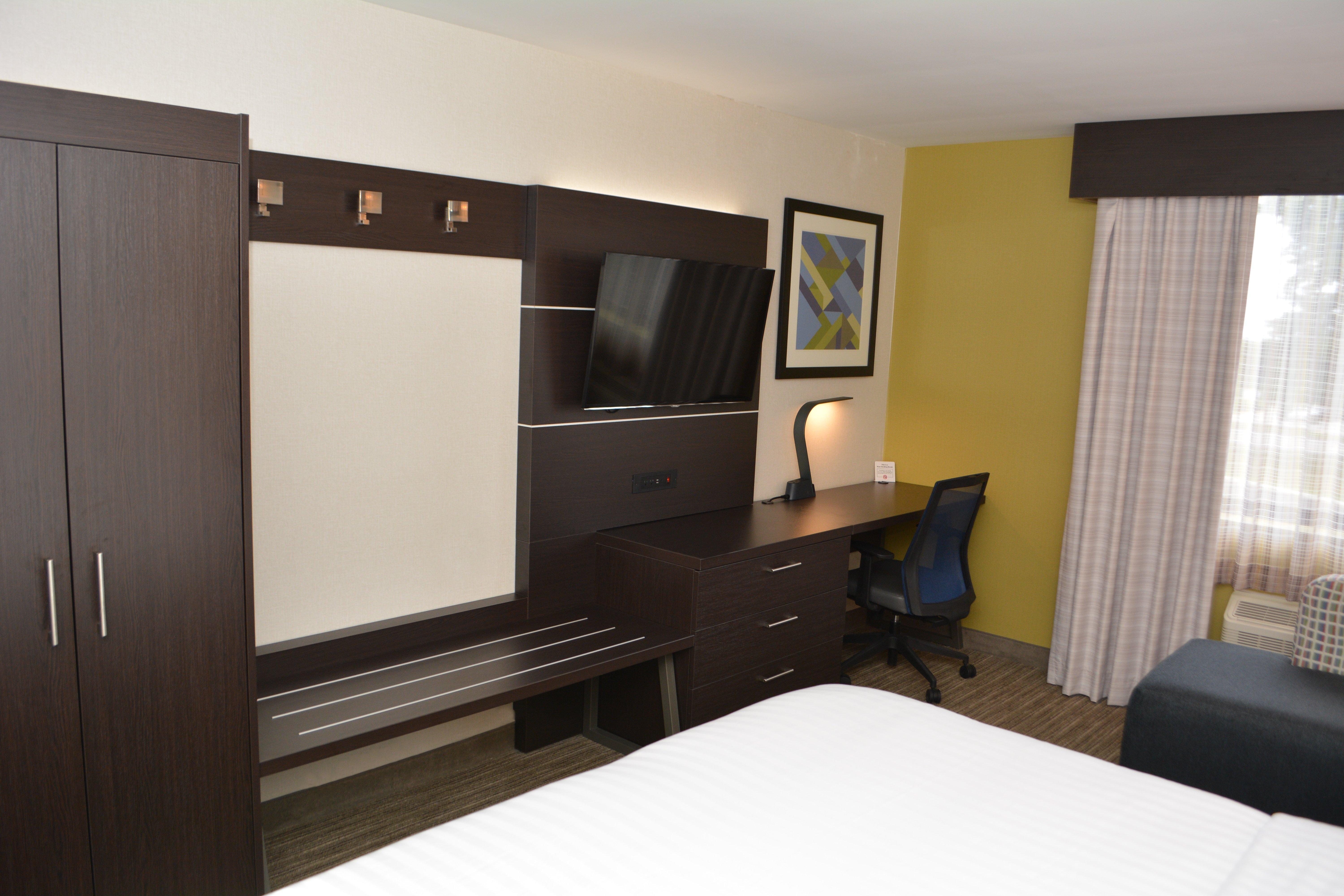 Holiday Inn Express & Suites Waterville - North By Ihg Exterior photo