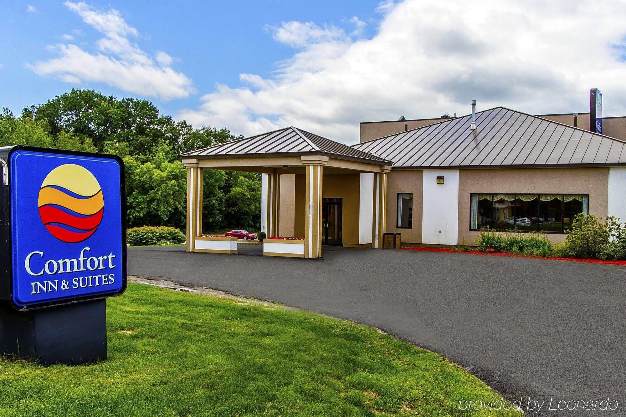 Holiday Inn Express & Suites Waterville - North By Ihg Exterior photo