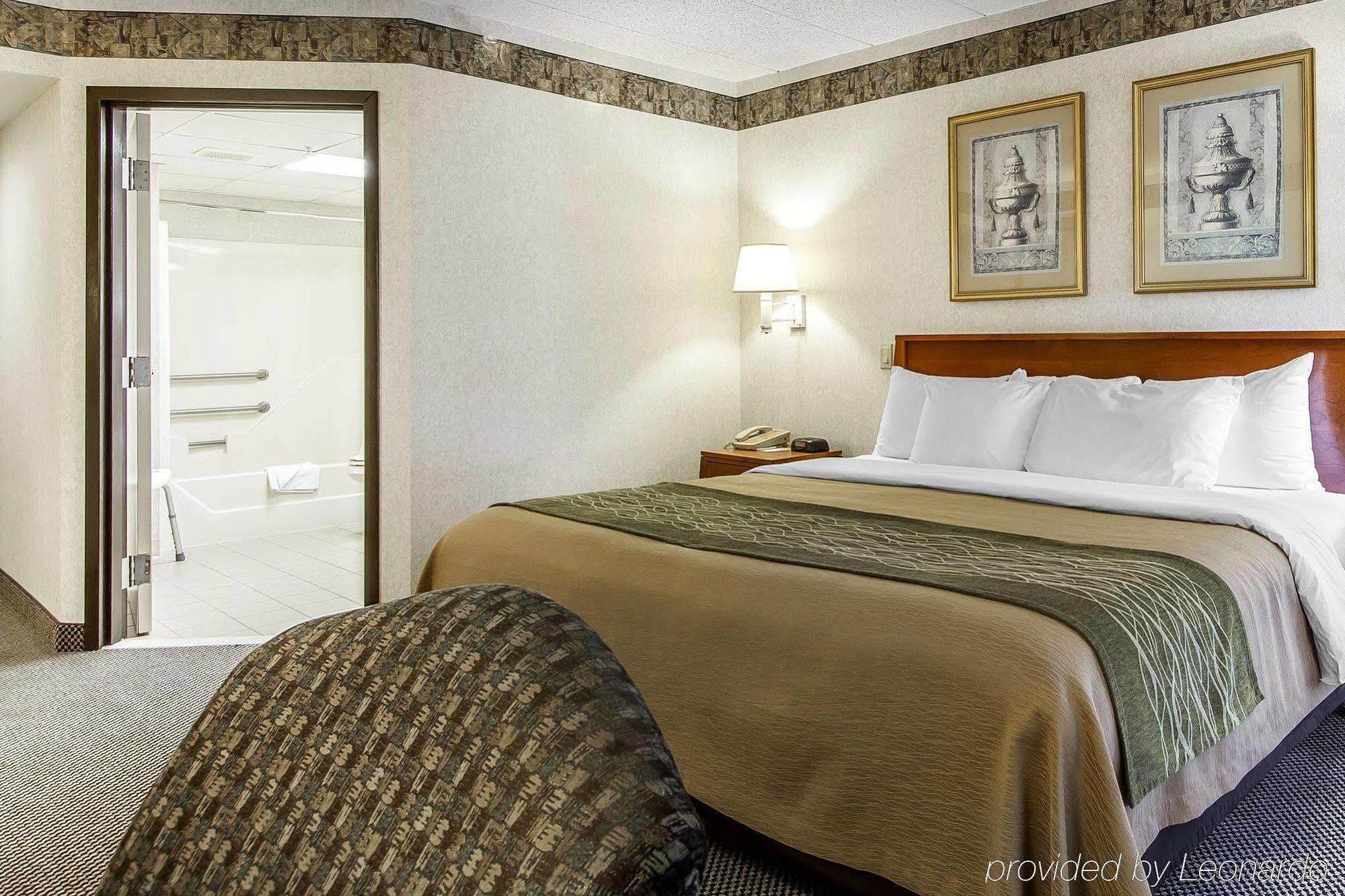 Holiday Inn Express & Suites Waterville - North By Ihg Exterior photo