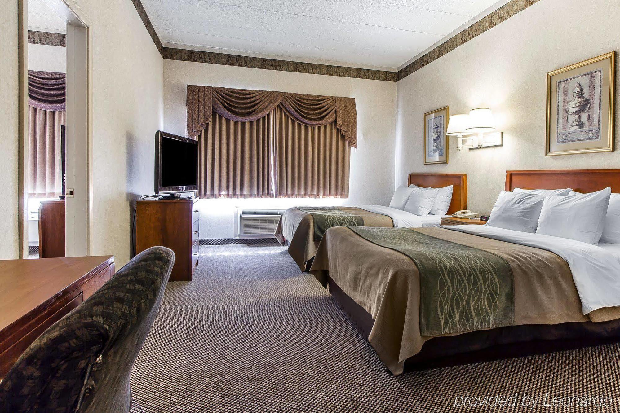 Holiday Inn Express & Suites Waterville - North By Ihg Exterior photo