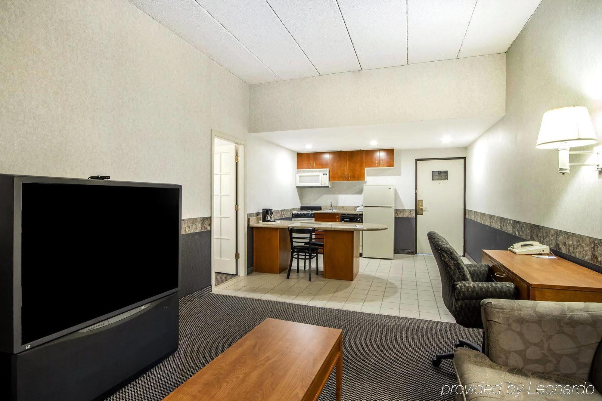 Holiday Inn Express & Suites Waterville - North By Ihg Exterior photo