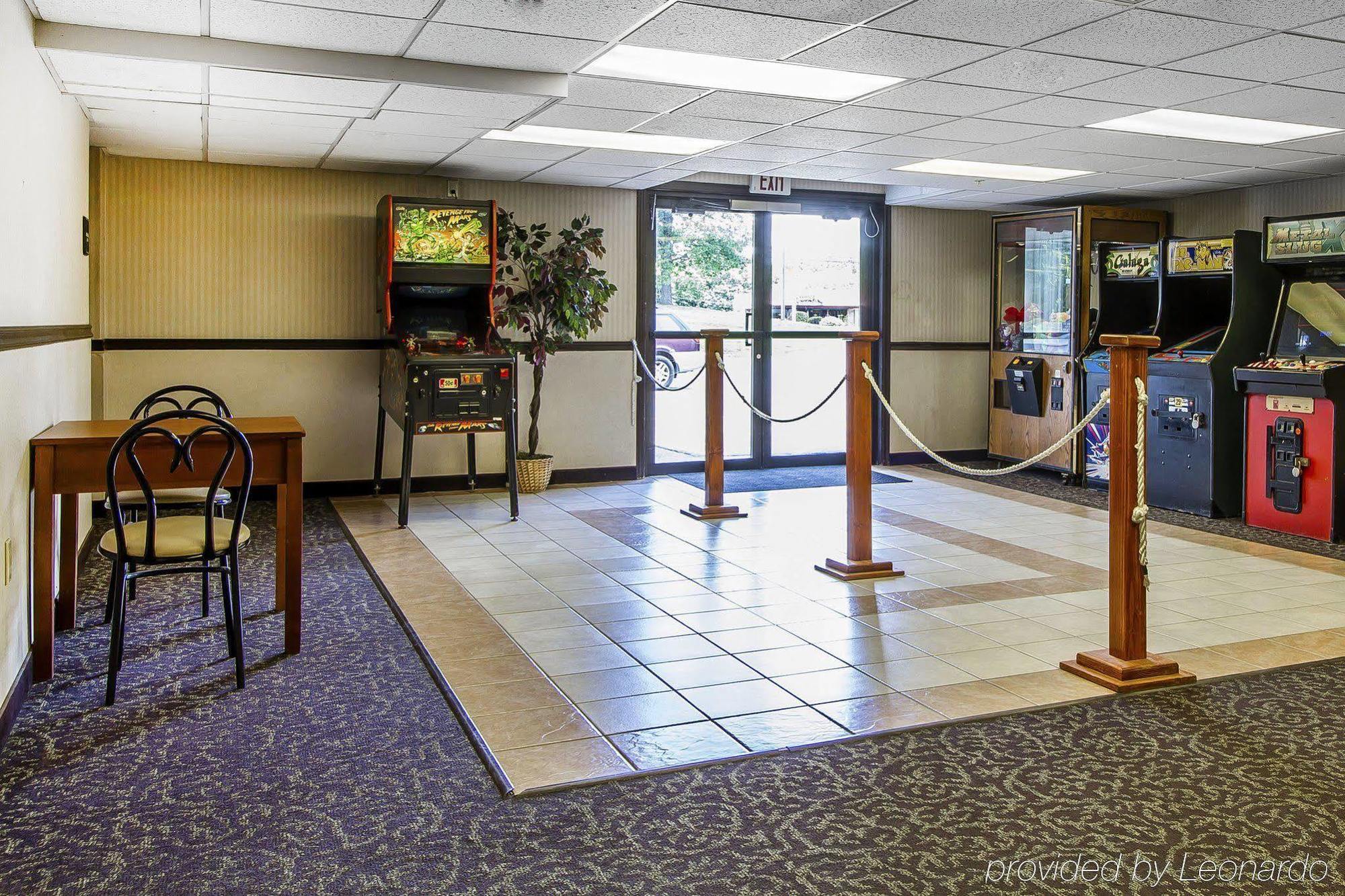 Holiday Inn Express & Suites Waterville - North By Ihg Exterior photo
